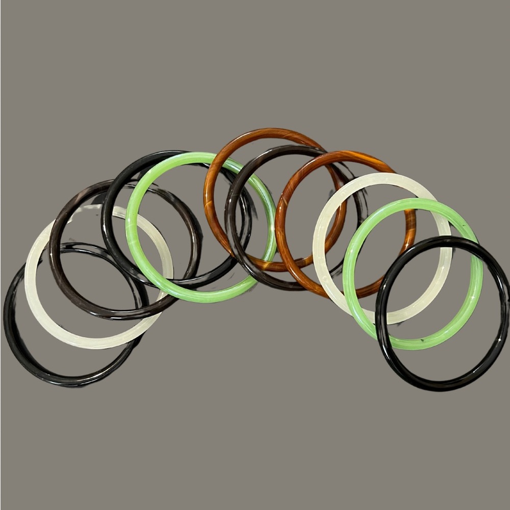 LOT OF 11 MULTICOLORED GLASS BRACELETS